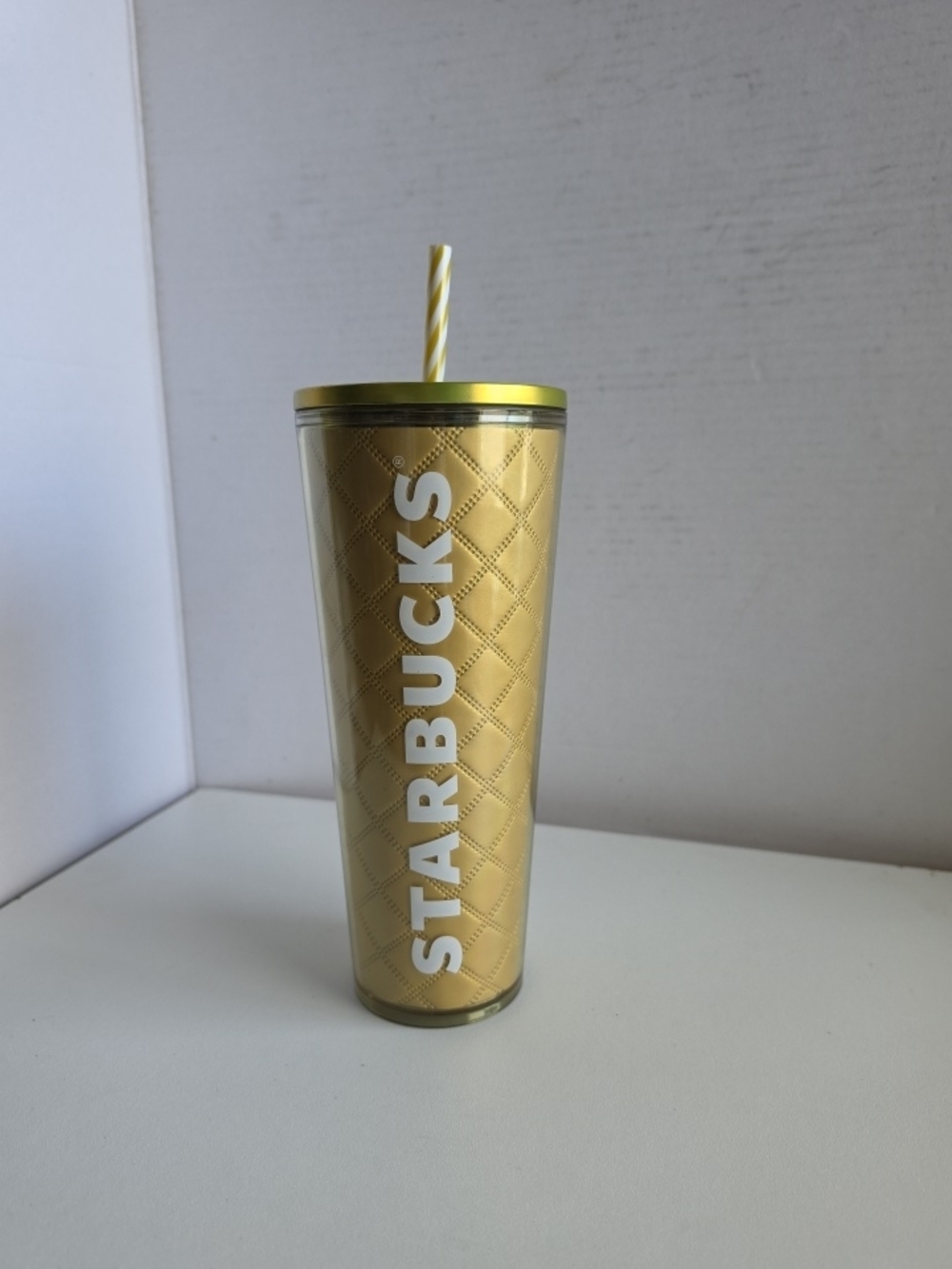 LIMITED EDITION STARBUCKS METALLIC GOLD QUILTED HOLIDAY 24oz TUMBLER COLD CUP
